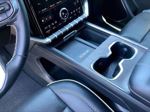 Used 2024 GMC Acadia Denali FWD image 17