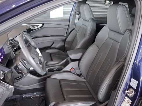 Used 2025 Audi Q4 e-tron Prestige w/ Sport Package image 5