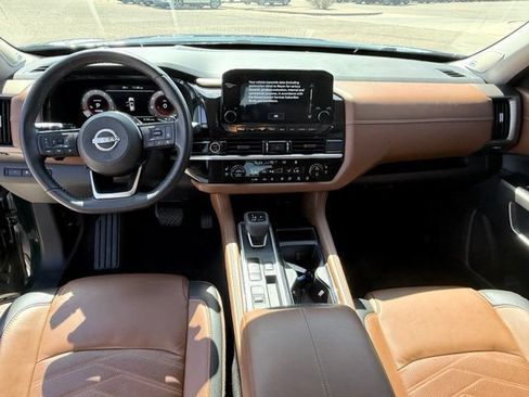 Used 2023 Nissan Pathfinder Platinum FWD image 16