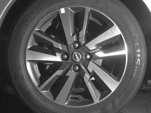 Used 2025 Nissan Versa SV image 12