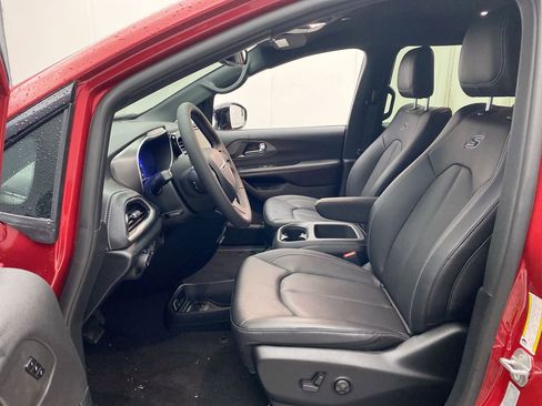New 2026 Chrysler Pacifica Select w/ S Appearance Package image 13
