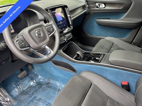 Used 2023 Volvo XC40 Recharge Ultimate image 10