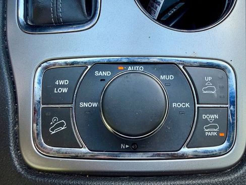 Used 2020 Jeep Grand Cherokee Overland AWD/4WD image 49