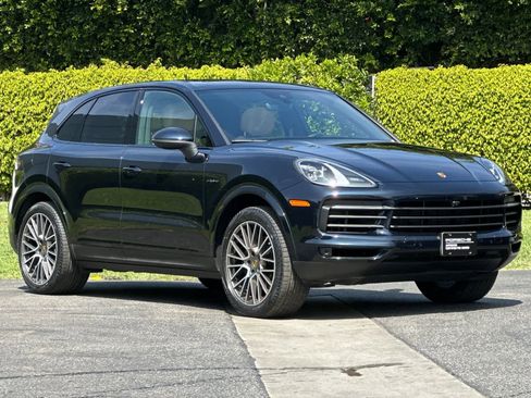 Certified 2023 Porsche Cayenne AWD/4WD image 10