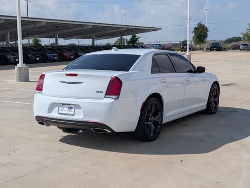 Used 2021 Chrysler 300 Touring w/ Sport Appearance Package RWD image 5