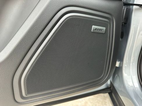 Certified 2025 Porsche Macan image 16