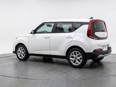 Used 2025 Kia Soul LX w/ LX Technology Package image 6