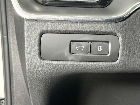 Used 2025 Volvo XC60 T8 Plus image 10