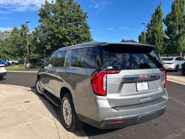 Used 2023 GMC Yukon XL SLT w/ SLT Premium Package AWD/4WD image 5