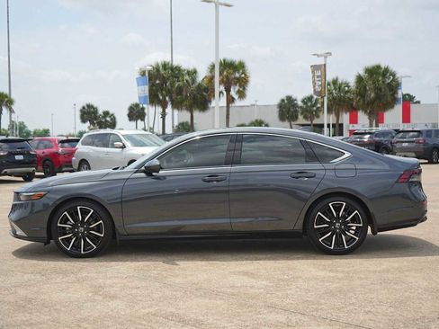 Used 2025 Honda Accord Touring image 3