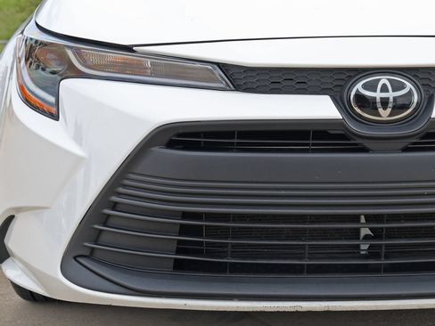 Used 2024 Toyota Corolla LE FWD image 9
