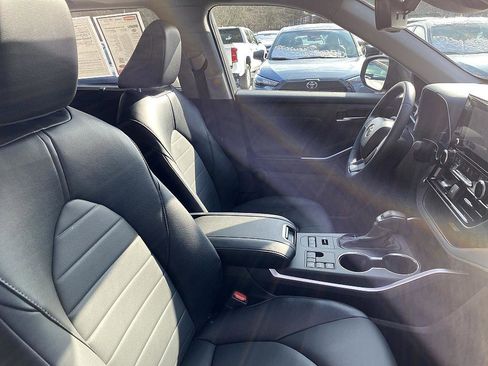 Certified 2025 Toyota Highlander XLE image 21