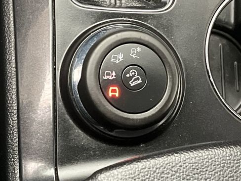 Used 2017 Ford Explorer XLT w/ Equipment Group 202A image 17