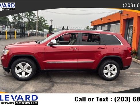 Used 2011 Jeep Grand Cherokee Laredo AWD/4WD image 4