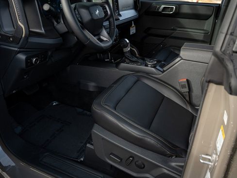 New 2025 Ford Bronco Badlands image 28