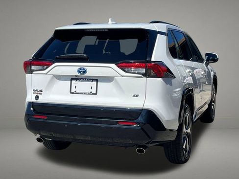Used 2021 Toyota RAV4 SE w/ Weather & Moonroof Package AWD/4WD image 5