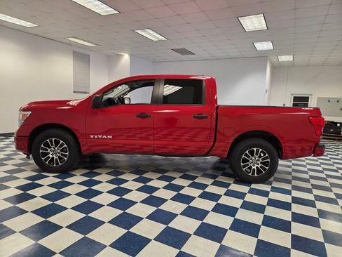 Used 2022 Nissan Titan SV RWD image 4