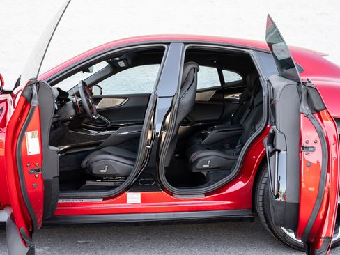 Certified 2024 Ferrari Purosangue image 22