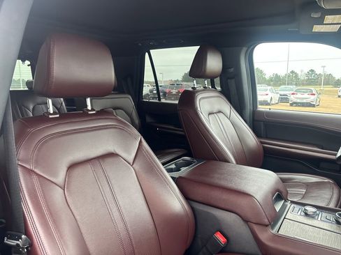 Used 2023 Ford Expedition Limited image 17