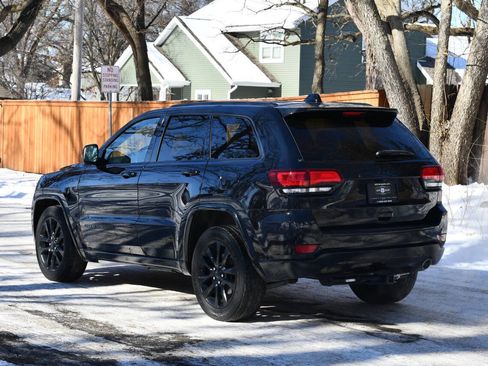 Used 2017 Jeep Grand Cherokee Altitude image 4