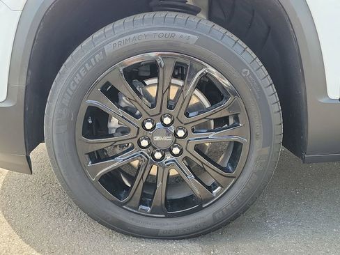Used 2023 GMC Acadia SLE w/ Elevation Edition FWD image 31