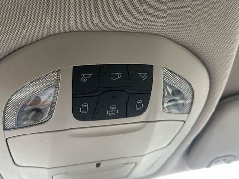 Used 2018 Chrysler Pacifica Touring-L w/ Advanced Safetytec Group FWD image 19