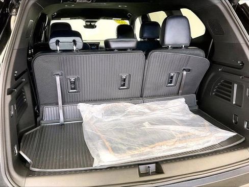 Used 2026 GMC Acadia AT4 w/ LPO, Floor Liner Package image 27