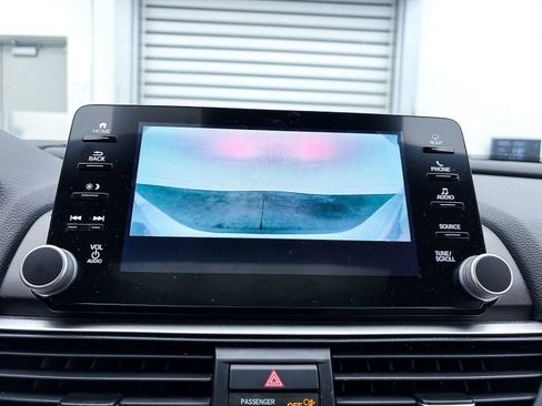 Used 2019 Honda Accord Touring image 8