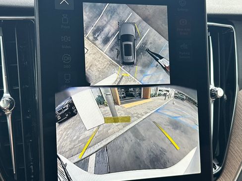 New 2026 Volvo XC60 B5 Plus w/ Climate Package image 17