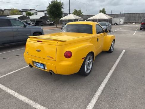 Used 2003 Chevrolet SSR w/ Preferred Equipment Group image 5