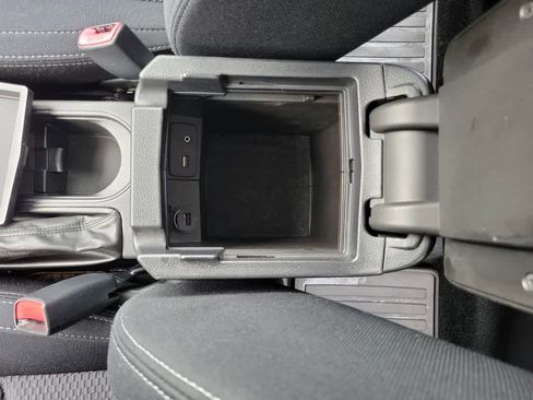Used 2016 Subaru Forester 2.5i AWD/4WD image 19