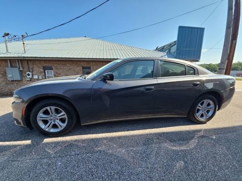 Used 2023 Dodge Charger SXT RWD image 2