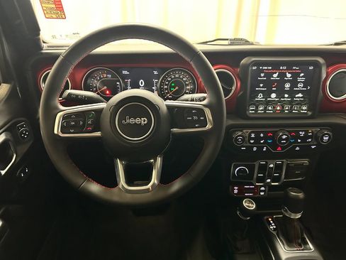 Used 2023 Jeep Gladiator Rubicon w/ Cold Weather Group AWD/4WD image 3