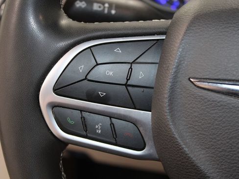 Used 2024 Chrysler Pacifica Touring-L FWD image 35