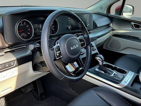 Certified 2024 Kia Carnival LX image 17