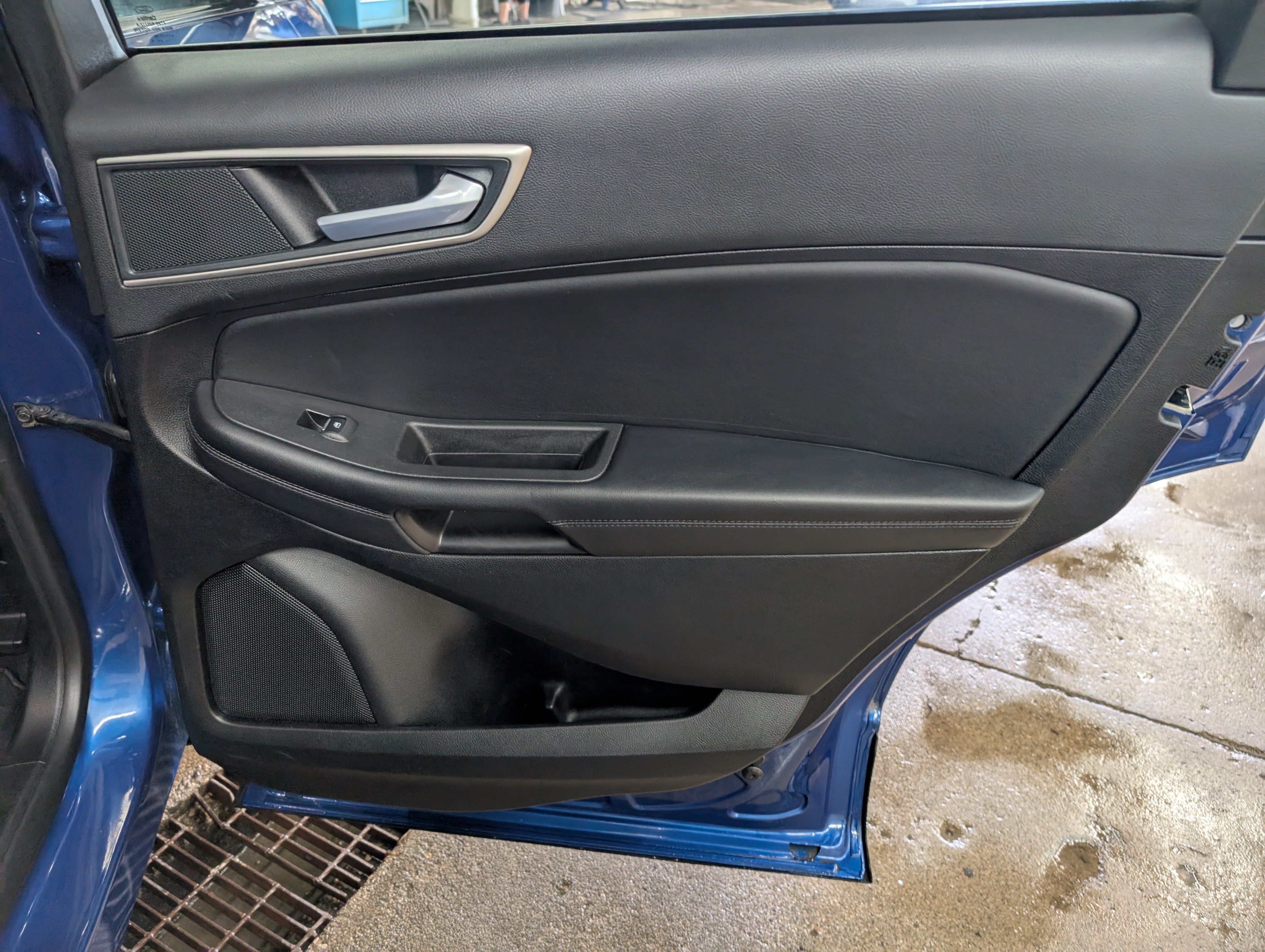 Used 2024 Ford Edge SEL AWD/4WD image 5