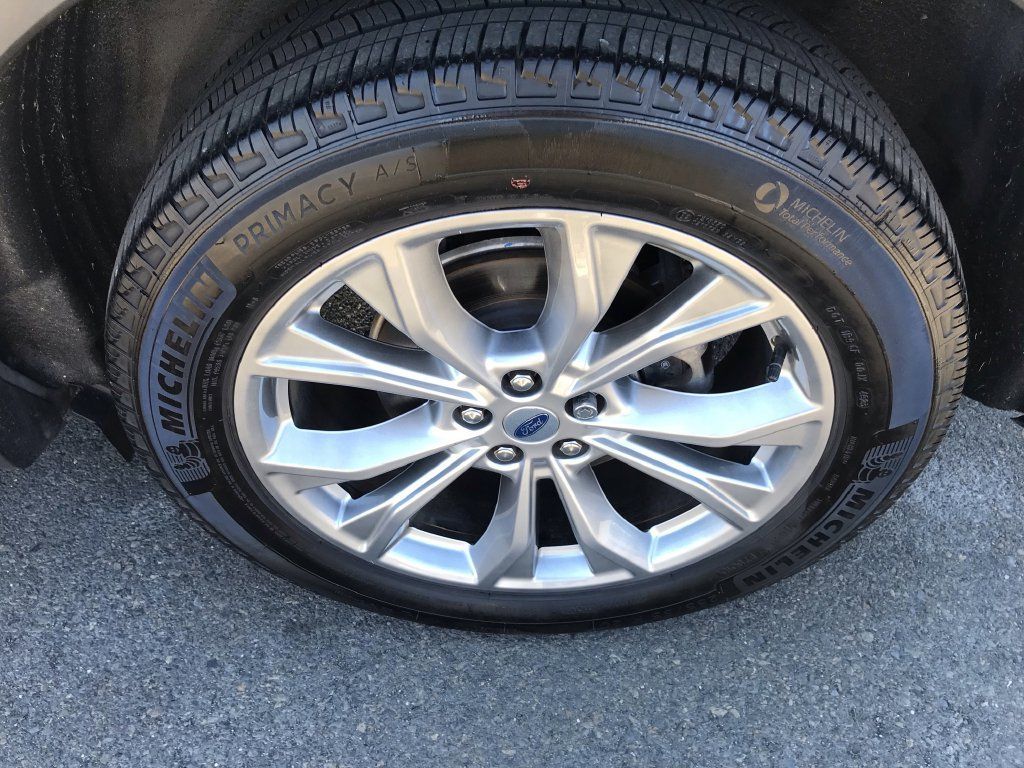 Used 2024 Ford Explorer XLT w/ Equipment Group 202A AWD/4WD image 28