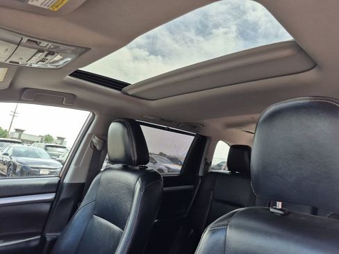 Used 2018 Toyota Highlander XLE image 12