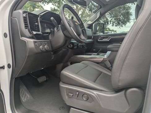 Used 2026 Chevrolet Silverado 2500 LTZ w/ LTZ Convenience Package AWD/4WD image 14