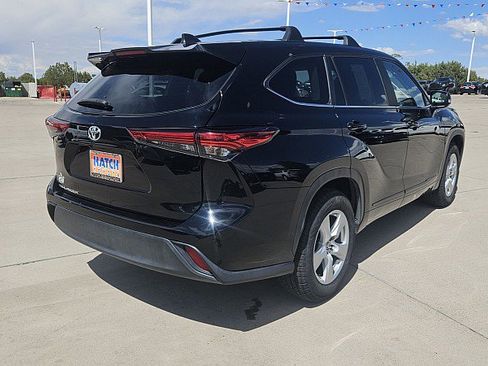 Used 2023 Toyota Highlander L FWD image 5