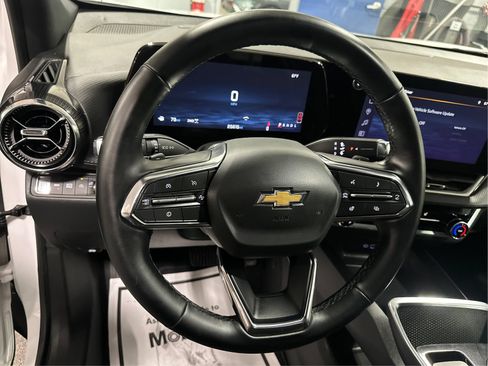Used 2026 Chevrolet Equinox LT AWD/4WD image 18