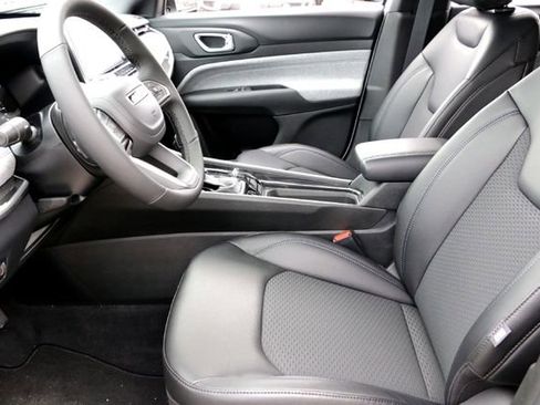 New 2026 Jeep Compass Latitude image 9