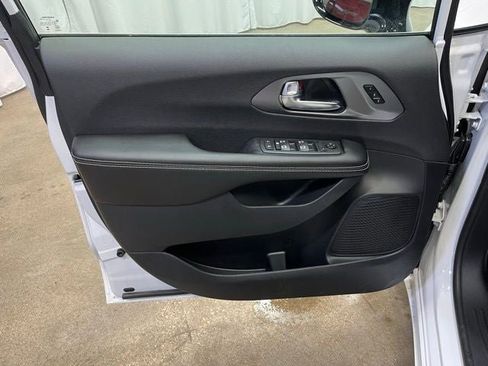 New 2026 Chrysler Pacifica Select FWD image 13