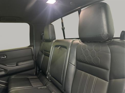 Used 2022 Nissan Frontier PRO-4X w/ Pro-4X Premium Package AWD/4WD image 10