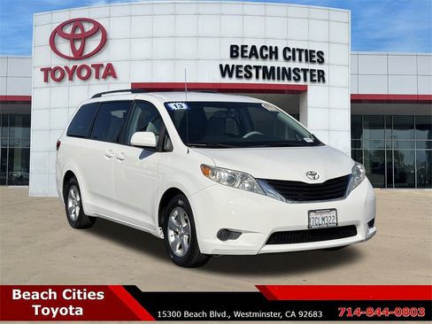 Used 2013 Toyota Sienna LE image 1