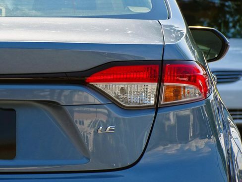 Used 2021 Toyota Corolla LE w/ Carpet Mat Package (TMS) FWD image 16