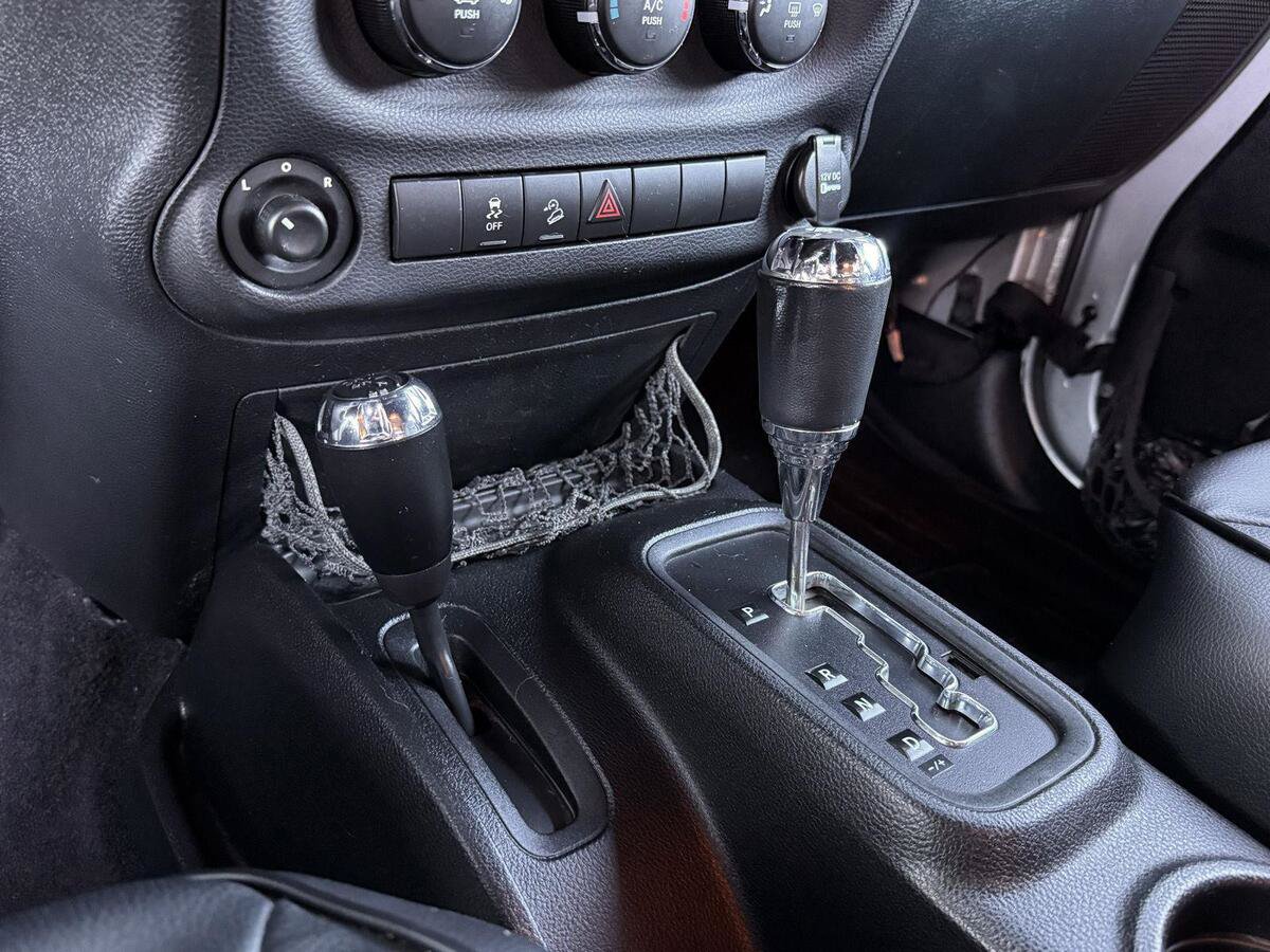 Used 2012 Jeep Wrangler Unlimited Sport AWD/4WD image 21