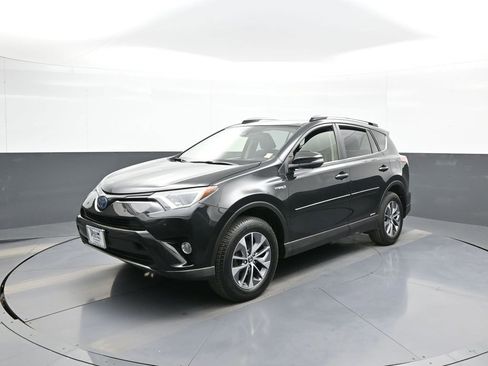 Certified 2018 Toyota RAV4 XLE w/ Convenience Package image 1