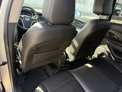 Used 2022 Buick Encore Preferred w/ Safety Package image 16