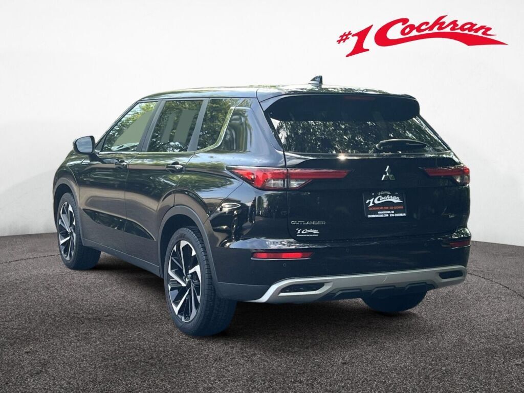 Used 2022 Mitsubishi Outlander SE AWD/4WD image 9